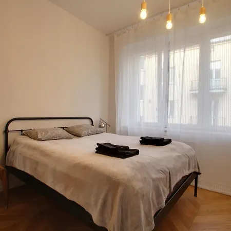 Modern 85m2 Apartment, Powisle Varsovie